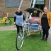 photo  florence dubourg et mandy laisné accueillent les visiteurs au musée du vélo la belle échappée. 
