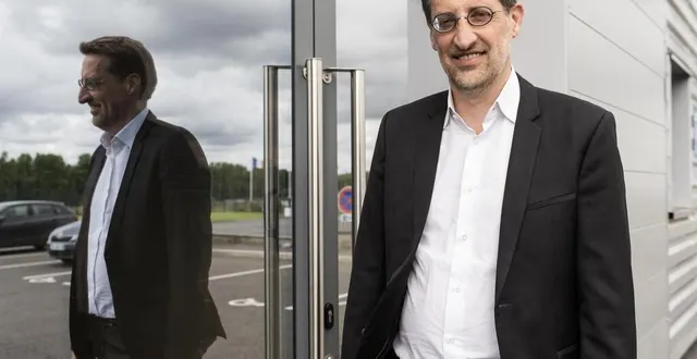 photo  le directeur général de roval cosmétiques à flers, dans l’orne, vincent segalas.  &copy;  martin roche 
