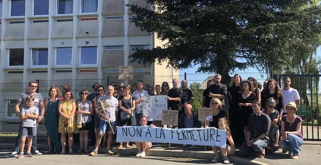 photo  la mobilisation pour éviter la fermeture d’une classe au collège belle-vue de loué a débuté lundi 13 juin. elle est appelée à se poursuivre si l’inspection d’académie n’apporte pas de réponse.  &copy;  ouest-france 