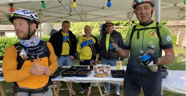 photo  mickaël et gilles à la base de vie de perrou, à 30 km de l’arrivée.  &copy;  ouest-france 