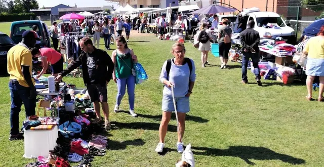 photo  les exposants se sont installés autour du terrain de football.  &copy;  ouest-france 