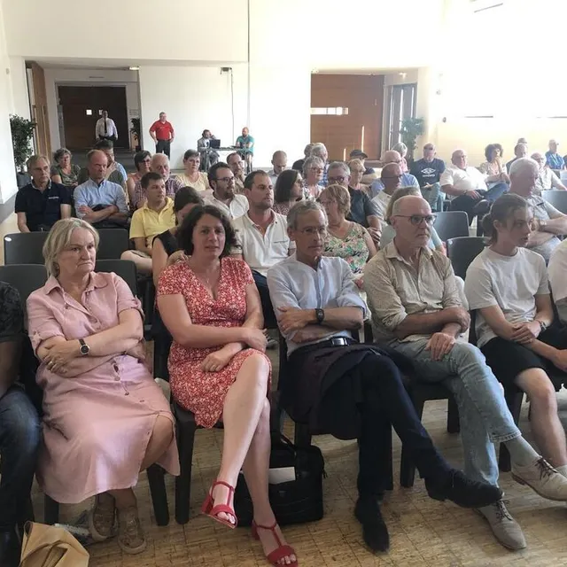 photo 70 personnes attendent le début du débat, à la halle aux toiles.  ©  ouest-france