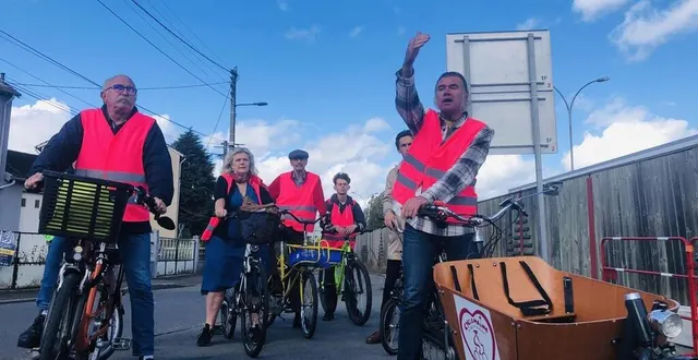 photo  les visites guidées de la ville à vélo se poursuivent cet été.  &copy;  archives le maine libre 