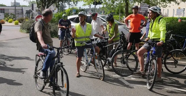 photo  fin mai 2022, des membres de l’association aime avaient relevé les points noirs des pistes cyclables de sablé-sur-sarthe.  &copy;  le maine libre 