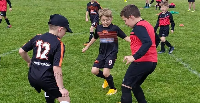photo  les enfants se sont amusés tout au long de ce tournoi  &copy;  le maine libre 