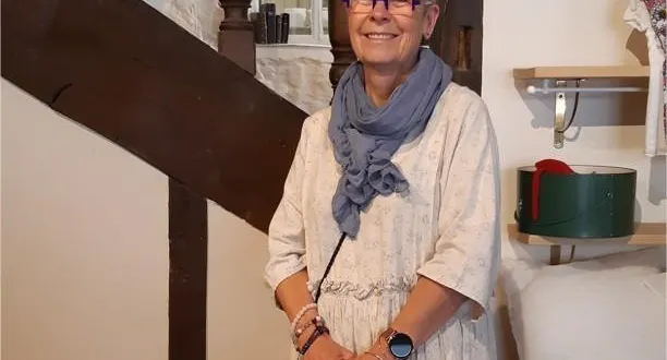 photo  danielle gallet a le sourire. pour elle une nouvelle vie commence le 17 juin 2022, celle de retraitée…  &copy;  le maine libre 