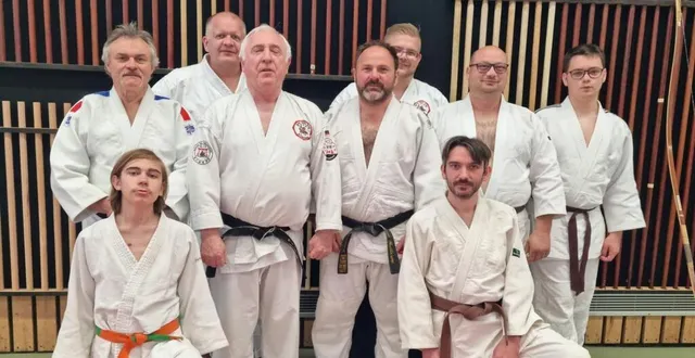 photo  les judokas des deux clubs sur le tatami.  &copy;  ouest-france 