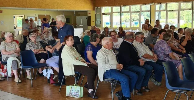 photo  les participants quelques minutes avant le début du spectacle.  &copy;  le maine libre 