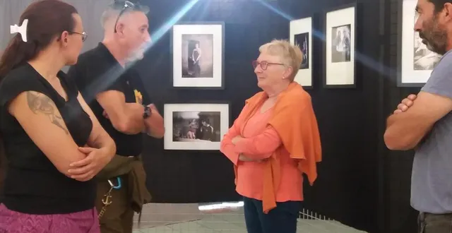 photo  les visiteurs de l’exposition de photos ont découvert les œuvres, samedi, à la salle des fêtes, et ont reçu les explications des membres de l’association l’œil dans l’objectif. trois thèmes étaient présentés : le patrimoine local, des portraits de soulignéens et des travaux plus personnels sur les cinq éléments. le vernissage a réuni une quarantaine de personnes.  &copy;  ouest-france 