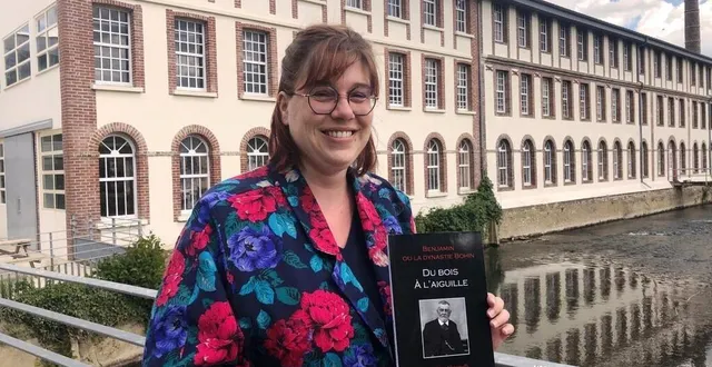 photo  audrey ottonelli avec sa biographie de benjamin bohin, devant la manufacture à saint-sulpice-sur-risle.  &copy;  ouest-france 