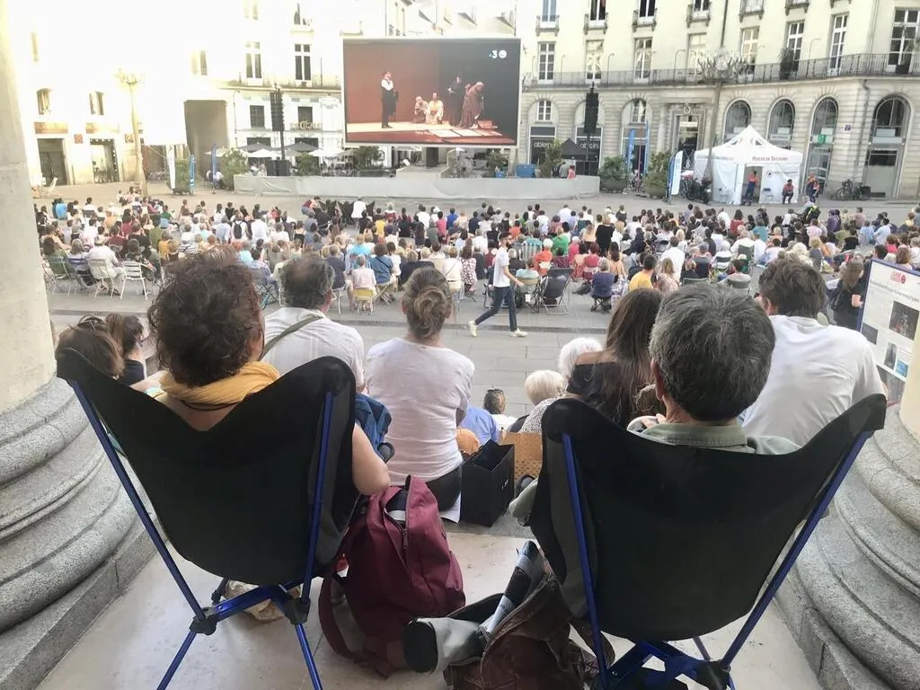 L’opéra diffusé sur écran géant attire près de mille personnes à Nantes L’opéra diffusé sur écran géant attire près de mille personnes à Nantes