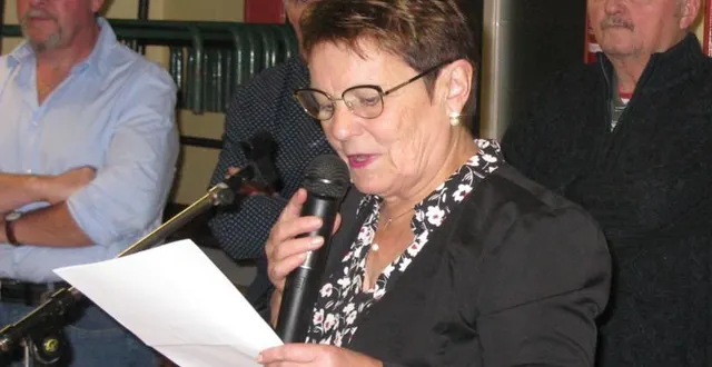 photo  annick dutertre, entourée des membres du conseil municipal, a informé la population sur les travaux à venir.  &copy;  ouest-france 