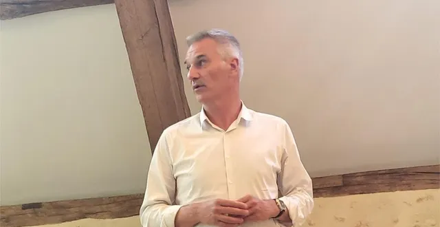 photo  les responsables de paprec ont tenu une réunion au château de montmirail.  &copy;  le maine libre 