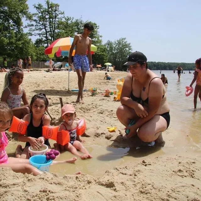 photo les enfants retrouvent les plaisirs de la baignade, à sillé-le-guillaume.  ©  ouest-france