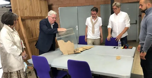 photo  lors du dépouillement des bulletins de vote, à flers.  &copy;  ouest-france 