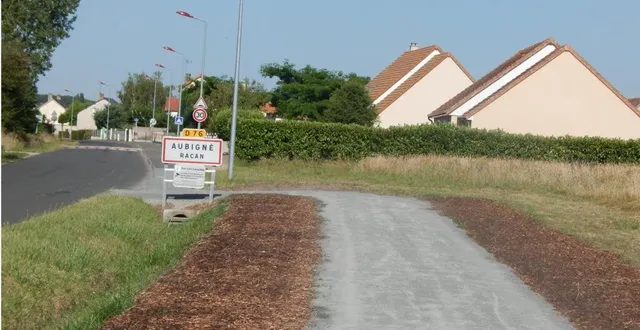 photo  désormais on ne marche plus sur la route départementale pour entrer à aubigné-racan quand on arrive de vaas.  &copy;  le maine libre 
