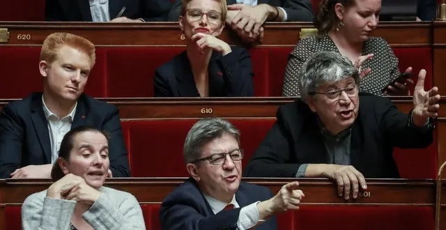 photo  les députés lfi (de bas en haut et de gauche à droite) caroline fiat, jean-luc mélenchon, adrien quatennens, éric coquerel, clémentine autain et mathilde panot, le 25 février 2020.  &copy;  ludovic marin / afp 