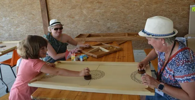 photo  samedi après-midi, jeux et animations ont été proposés aux jeunes  sous la halle aux partages.  &copy;  ouest-france 