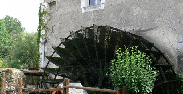 photo  cette journée des moulins est l’occasion de rencontrer les personnes qui les restaurent.  &copy;  archives le maine libre 