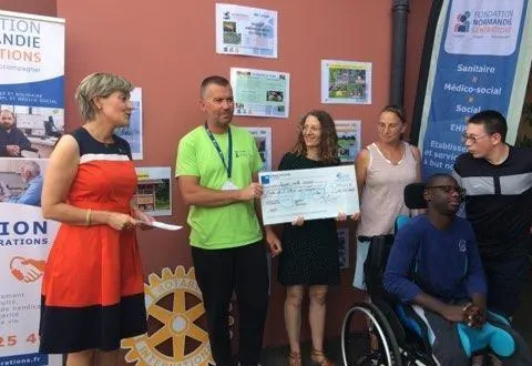 photo  de gauche à droite : élodie morel (aide médico psychologique), samuel blondel (animateur social), solène bonnetot (éducatrice spécialisée), anne-gaëlle launay (chef de service de l’iem).  &copy;  iem la forêt 
