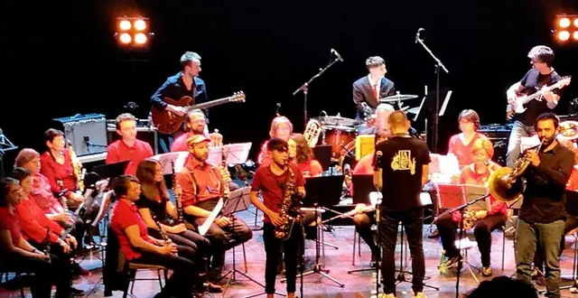 photo  une partie des élèves en concert à la castélorienne.  &copy;  archives maine libre 
