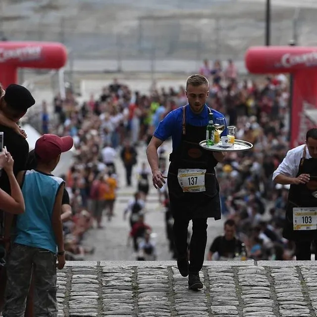 photo la course des garçons de café, qui avait lieu auparavant dans le cadre de tout angers bouge (photo), se déroulera le dimanche 3 juillet.  ©  co - josselin clair