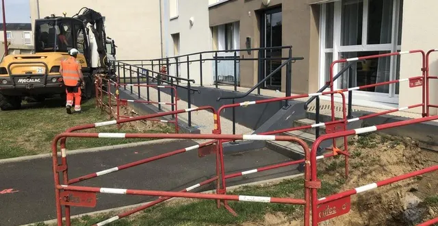 photo  enedis renouvelle 640 mètres de câbles basse tension dans le quartier saint-sauveur de flers.  &copy;  ouest-france 