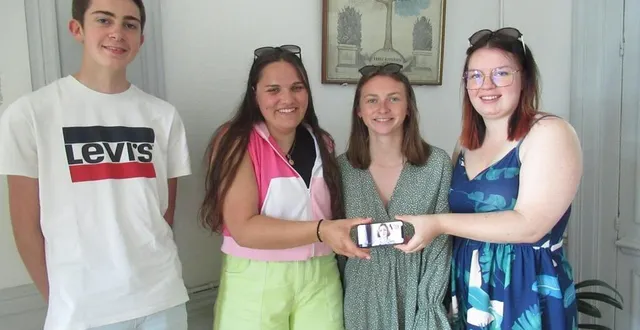 photo  les animateurs dimitri loire, chloé moulin et mathilde le mesnil, avec à droite, coline danguy, la directrice du centre de loisirs.  &copy;  ouest-france 