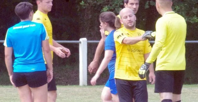 photo  l’ambiance était bonne sur le terrain.  &copy;  le maine libre 