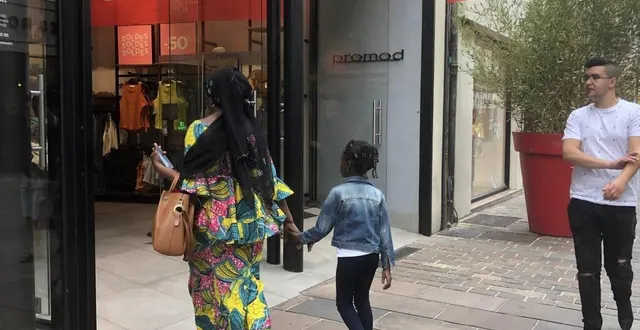 photo  les soldes ont démarré mercredi, sans grand engouement pour l’instant. en tout cas, la rue des minimes et les nombreux magasins du centre-ville sont prêts à proposer leurs bonnes affaires.  &copy;  ouest-france 