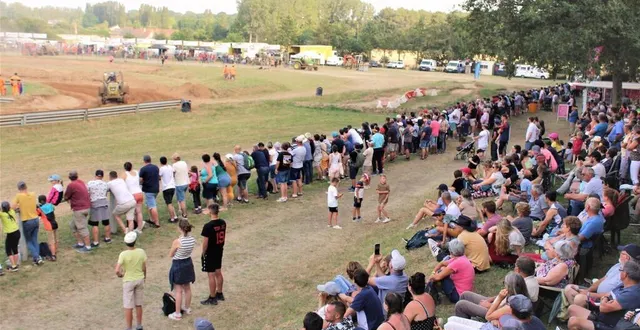 photo  succès sportif et populaire au 33e tracto cross, 21 tracteurs au départ et près de 3 000 spectateurs.  &copy;  ouest-france 