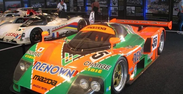 photo  la célèbre livrée orange et verte de la mazda victorieuse des 24 heures 1991.  &copy;  archives ouest-france 