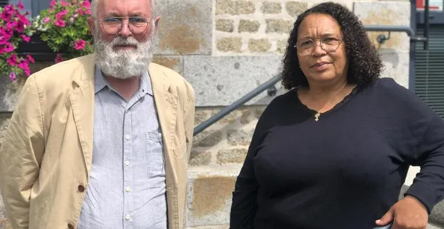 photo  vincent beaumont, maire de la ferrière-aux-etangs, dans l’orne, et laurence lales, adjointe en charge de la solidarité.  &copy;  ouest-france 