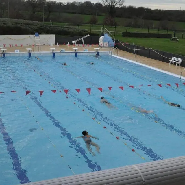 photo afin de justifier la fermeture du centre aquatique le samedi à partir du 2 juillet 2022, claude davy, vice-président de la communauté de communes du pays sabolien, a indiqué qu’une étude de fréquentation a été réalisée : « il en ressort que la journée la moins fréquentée durant l’été est le samedi. »  ©  archives