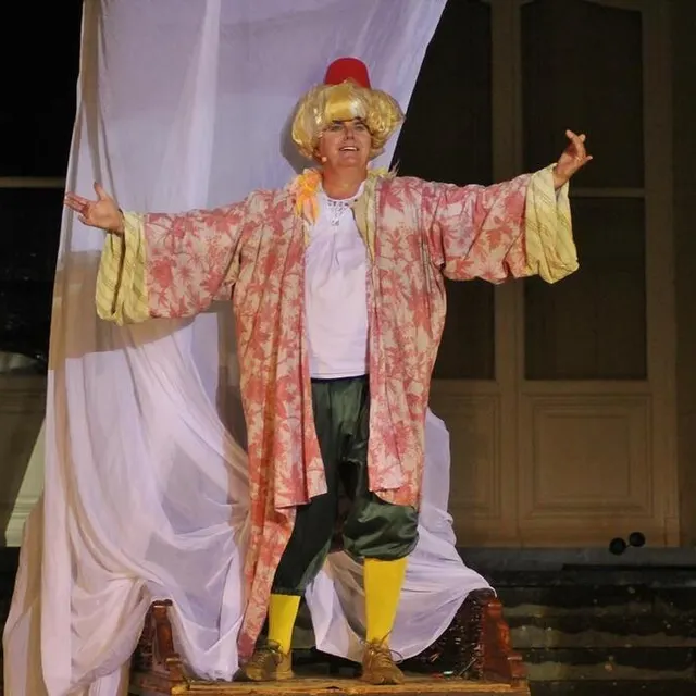 photo monsieur jourdain (frédéric top) a multiplié les accoutrements.  ©  ouest-france