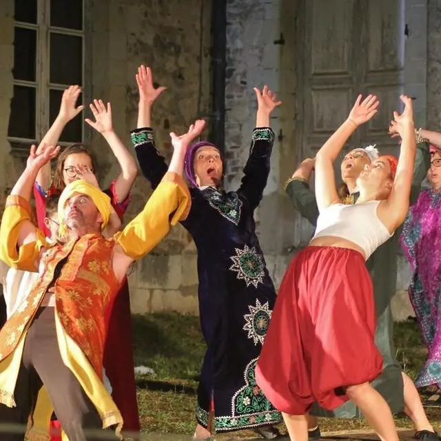 photo le spectacle mêlait théâtre, musique et danse. renversant !  ©  ouest-france