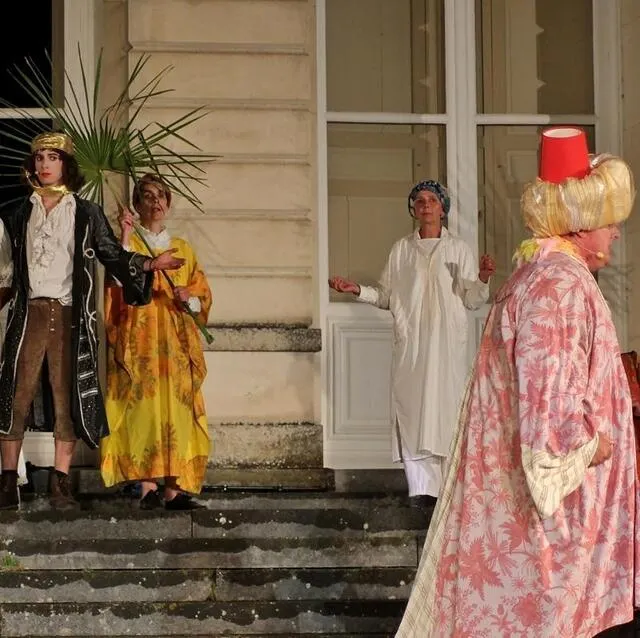 photo le mariage de sa fille lucile avec cléonte (au second plan) est un sujet de discorde entre monsieur jourdain et sa femme.  ©  ouest-france
