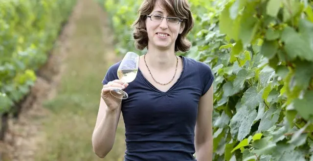 photo  amandine fresneau tient le domaine familial de cézin, à marçon, avec son frère xavier.  &copy;  archives le maine libre – yvon loué 