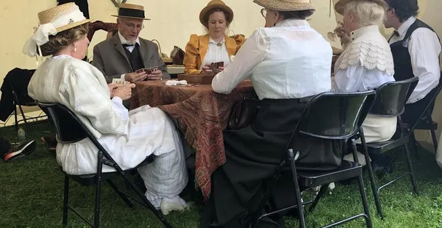 photo  des joueurs de cartes, venus tout droit du passé, ont attiré le regard des visites à bagnoles-de-l’orne, dans l’orne, ce samedi 25 juin 2022, à l’occasion de la fête belle-époque.  &copy;  ouest-france 