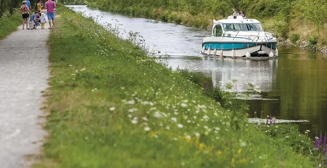 photo  en bateau nicols, du côté de grez-neuville, dans le maine-et-loire.  &copy;  sébastien gaudard 