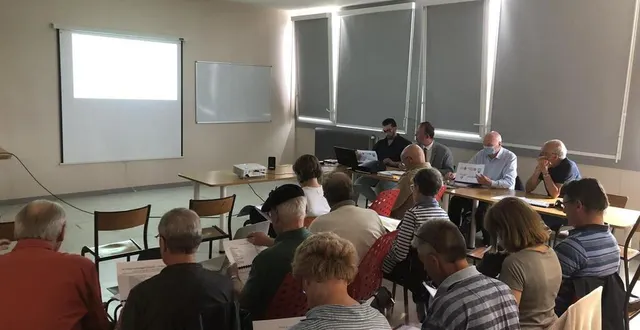 photo  l’assemblée générale des associations : argentan solidarité insertion, jardins dans la ville et régie des quartiers.  &copy;  ouest-france 