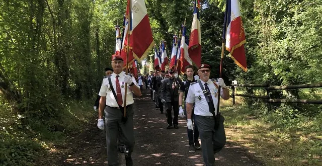 photo  après la cérémonie à la carrière du lordon, les porte-drapeaux se sont dirigés vers le cimetière de fleuré.  &copy;  ouest-france 