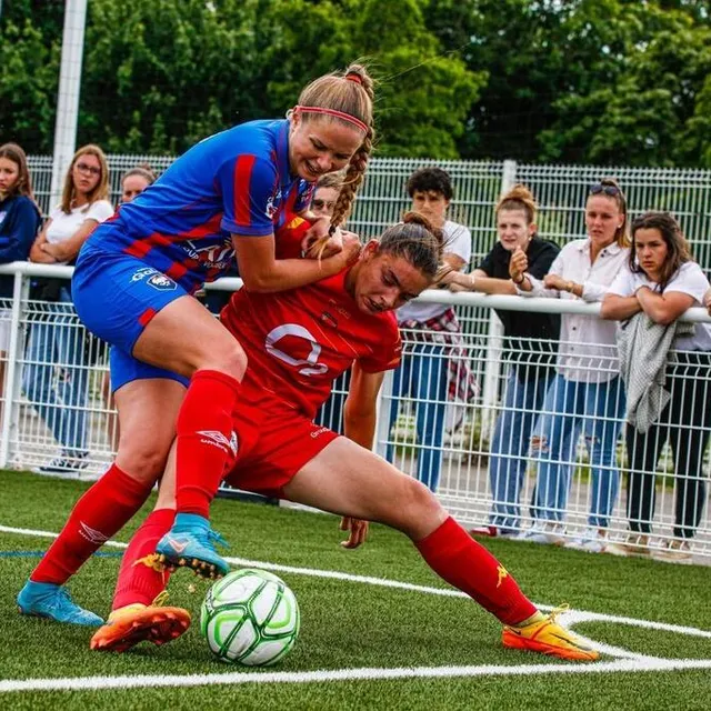 photo les caennaises parviennent à revenir au score (53'). avec un but dans chacun des camps (comme au match aller), le suspense est relancé pour l’accession en d2.  ©  le maine libre