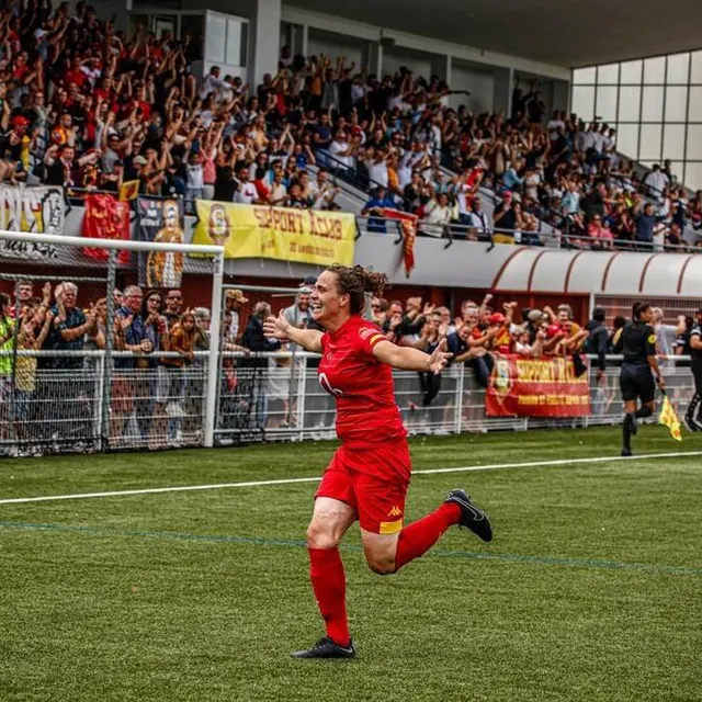 photo clara privé arme une puissante frappe du gauche et redonne l’avantage aux mancelles (68') dans une ambiance de folie.  ©  le maine libre