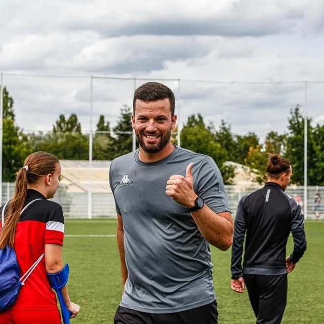 photo le coach damien bollini a repris l’équipe féminine en main il y a quatre ans, au moment de la descente en r1 : « il y avait tout à reconstruire ». comme une grande partie de son effectif, il va découvrir le niveau de la d2 la saison prochaine.  ©  le maine libre