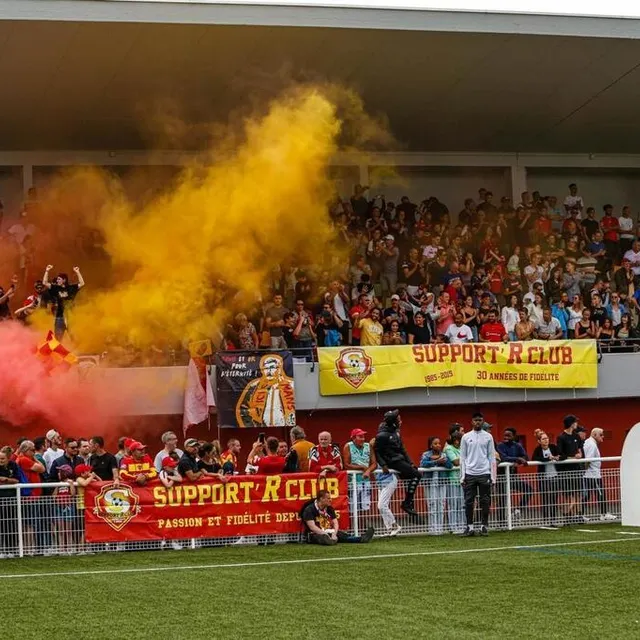 photo près de 2000 supporters au stade la californie pour soutenir les féminines du mans fc. « on n’en avait jamais vu autant de la saison, c’était un vrai soutien », confirme anaïs gasnier, la capitaine de l’équipe.  ©  le maine libre