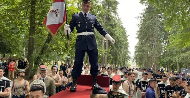 photo  guirec de guillebon, 20 ans, en 2e année de prépa au prytanée de la flèche, est le prix d’honneur 2022 décerné à l’élève que cette prestigieuse école militaire estime être le plus méritant de l’année.  &copy;  ouest-france 