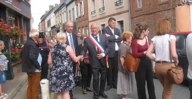 photo  les personnalités ont visité le village et les points sinistrés du 22 juin 2021, ici devant la supérette de nathalie simon  &copy;  ouest-france 