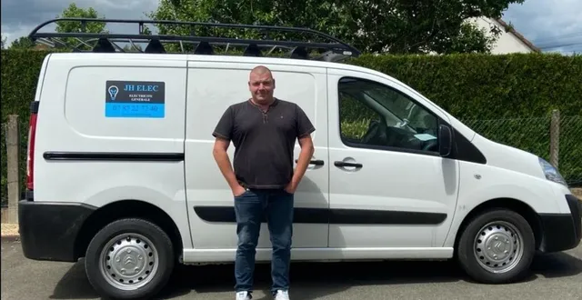 photo  joachim hermange, gérant de la société jh elec, devant son véhicule.  &copy;  ouest-france 