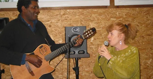 photo  camel zekri et dominique chevaucher des arts improvisés.  &copy;  archives ouest-france 
